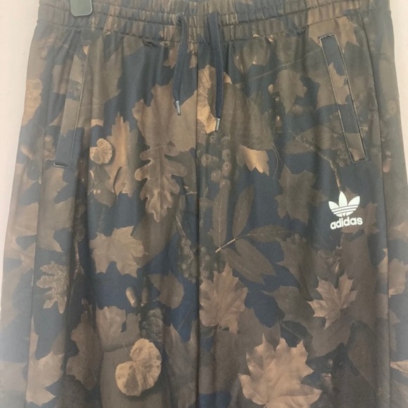 Adidas BNWT wide leg slouchy all over leaf camo pantaloon pants size 12 RARE - Picture 8 of 10